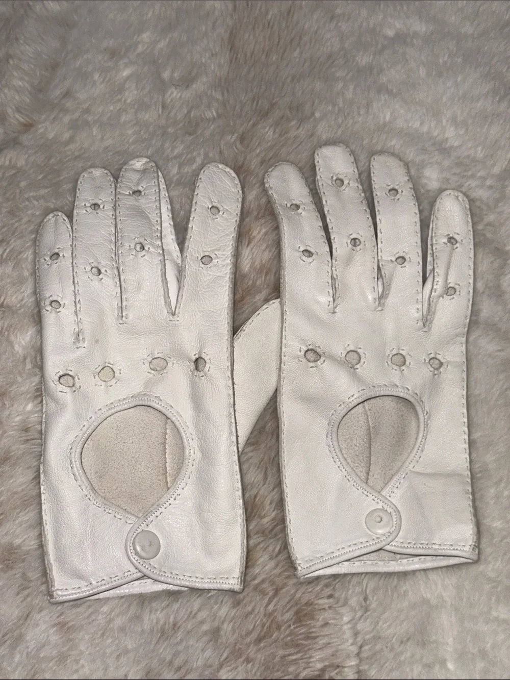 Bottega Veneta White Leather Driving Gloves with Perforated Details